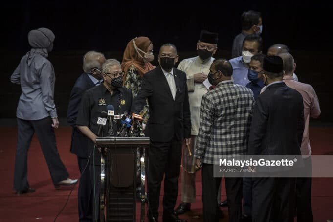 Timbalan Perdana Menteri, Datuk Seri Ismail Sabri Yaakob bercakap pada sidang media tergempar berkenaan Ahli-Ahli Parlimen Barisan Nasional yang mengambil pendirian untuk terus menyokong kerajaan Perikatan Nasional di Menara DBKL, Kuala Lumpur. Foto HAZROL ZAINAL, 06 OGOS 2021.