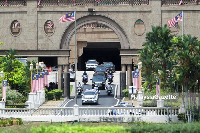 cabinet resignation Prime Minister Tan Sri Muhyiddin Yassin leaves the Perdana Putra Building and heads towards Istana Negara to have an audience with Yang Dipertuan Agong. PIX: HAFIZ SOHAIMI / MalaysiaGazette / 16 AUGUST 2021. collective responsibility