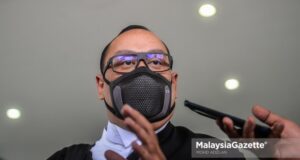 foreign visa system Datuk Seri Ahmad Zahid Hamidi's defence counsel, Hamidi Mohd Noh speaks to the media practitioners after managing his corruption case at the Kuala Lumpur High Court. PIX: MOHD ADZLAN / MalaysiaGazette / 25 AUGUST 2021.