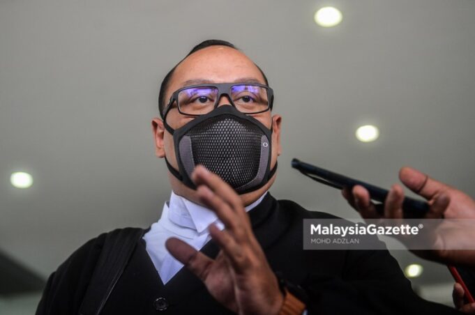 foreign visa system Datuk Seri Ahmad Zahid Hamidi's defence counsel, Hamidi Mohd Noh speaks to the media practitioners after managing his corruption case at the Kuala Lumpur High Court. PIX: MOHD ADZLAN / MalaysiaGazette / 25 AUGUST 2021.
