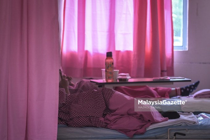 Covid-19 vaccine pregnant woman women death (Picture for representational purposes only). A pregnant Covid-19 patient is receiving her treatment at the Sungai Buloh Hospital in Selangor. PIX: HAZROL ZAINAL / MalaysiaGazette / 01 MARCH 2021. Covid-19 death women wife