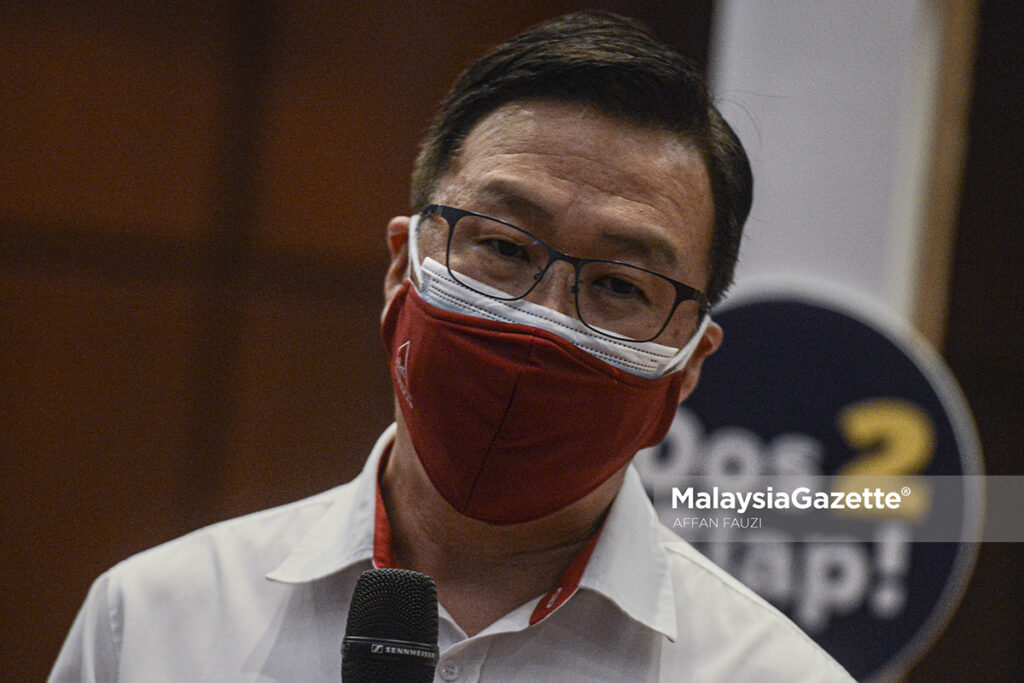 Presiden Nasional Parti Gerakan Rakyat Malaysia, Datuk Dr. Dominic Lau Hoe Chai bercakap kepada media selepas meninjau Pusat Pemberian Vaksin (PPV) sempena Hari Kemerdekaan ke-64 di Menara PGRM, Kuala Lumpur. Foto AFFAN FAUZI, 31 OGOS 2021.