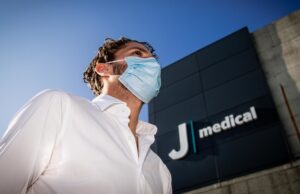 Manuel Locatelli sertai kelab Serie A Juventus