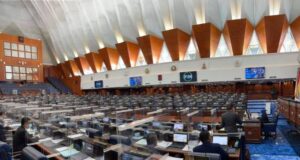 Anwar Ibrahim dewan rakyat Syed Saddiq empty