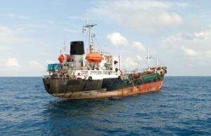 Kapal asing bersauh tanpa kebenaran ditahan