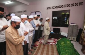 Jenazah bapa MB Selangor selamat dikebumikan