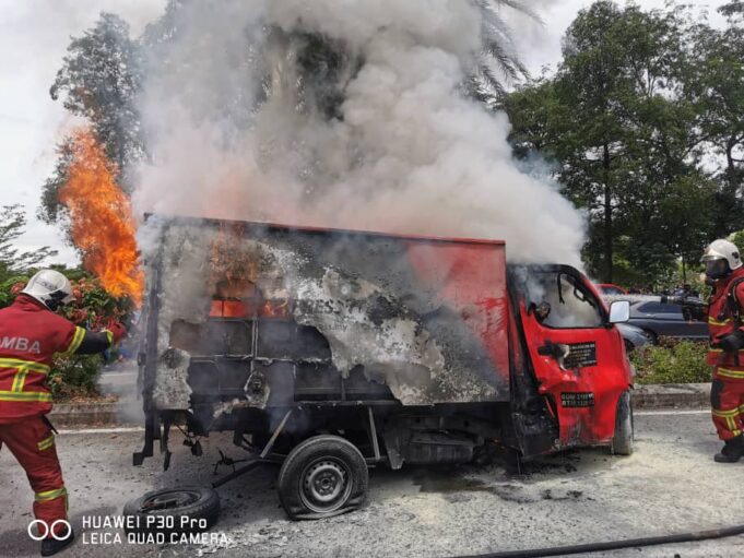 courier service company lorry driver burnt to death fatal accident Larkin Johor Bahru