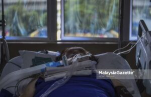 A Covid-19 patient in the Intensive Care Unit (ICU) of the Kuala Lumpur Hospital. PIX: MOHD ADZLAN / MalaysiaGazette / 04 JUNE 2021 Putrajaya bed utilisation admission rate