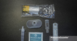 The RTK-Antigen Covid-19 Self-Test Kit at SP Farmasi in Rawang. PIX: HAZROL ZAINAL / MalaysiaGazette / 08 AUGUST 2021. retail price wholesale price KPDNHEP