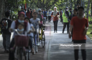 (Picture for representational purposes only). The city dwellers spending the weekend with their family at the Titiwangsa Park in Kuala Lumpur after the government relaxed the Standard Operating Procedures (SOP) as the Klang Valley has moved into Phase 2 of the National Recovery Plan (PPN). PIX: HAZROL ZAINAL / MalaysiaGazette / 12 SEPTEMBER 2021.