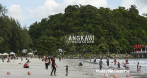 Covid-19 screening tourists Langkawi is ready to receive domestic tourists beginning 16 September 2021 under the pioneer travel bubble project. PIX: AFIQ RAZALI / MalaysiaGazette /13 June 2020