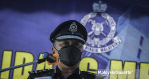 The Bukit Aman Commercial Criminal Investigation Department Director, Datuk Mohd Kamarudin Md Din at a news conference on the success of toppling the Fly by Night syndicate that is involved in the vehicle spare parts scam at the Jinjang Police Station in Kuala Lumpur. PIX: HAZROL ZAINAL / MalaysiaGazette / 28 SEPTEMBER 2021 JPN IRB data leak break 4 million Malaysians lowyat.net