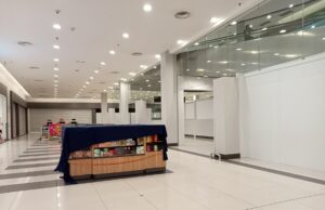 Pusat beli belah JB masih lengang