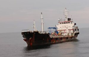 Dua kapal asing sauh secara haram ditahan