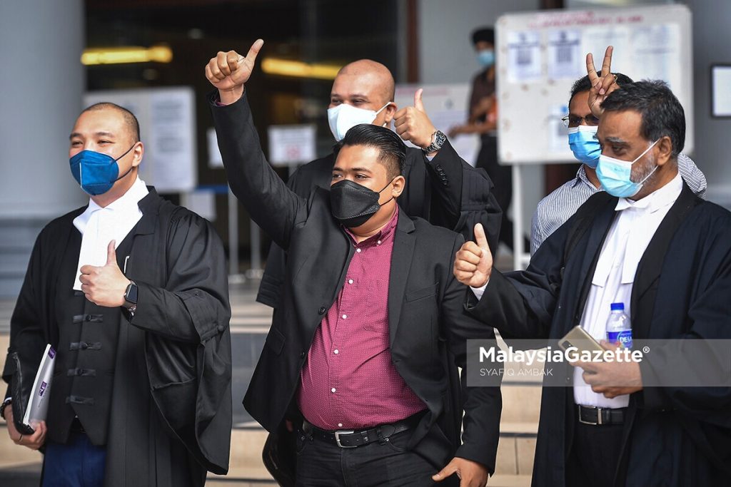 The son of former Defence Minister Mohamad Sabu, Ahmad Saiful Islam (centre) after being freed of his conviction and sentence over drug abuse case at the Kuala Lumpur Court Complex.     PIX: SYAFIQ AMBAK / MalaysiaGazette /27 OCTOBER 2021