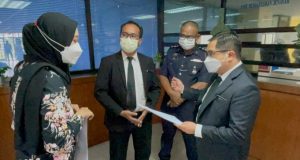 Nurrul Azrina Arza (left) and Deputy Public Prosecutor, Muhammad Syafiq Mohd Ghazali (right) files an appeal notice on the acquittal of a salesgirl from dangerous driving and causing the death of eight teen joyride cyclists four years ago Sam Ke Ting