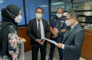 Nurrul Azrina Arza (left) and Deputy Public Prosecutor, Muhammad Syafiq Mohd Ghazali (right) files an appeal notice on the acquittal of a salesgirl from dangerous driving and causing the death of eight teen joyride cyclists four years ago Sam Ke Ting