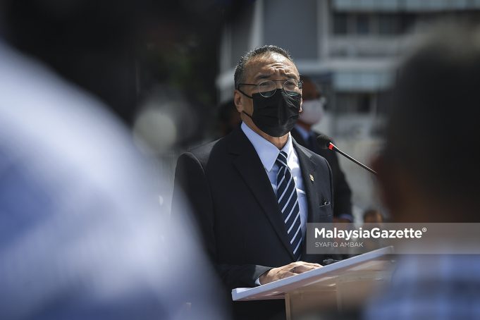 Senior Minister of Defence, Datuk Seri Hishammuddin Hussein at Kementah Camp, Kuala Lumpur. PIX: SYAFIQ AMBAK / MalaysiaGazette / 06 OCTOBER 2021. Melaka state election PRN