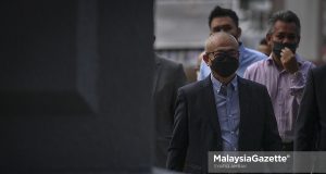 The Member of Parliament (MP) of Labuan, Datuk Rozman Isli arrives at the Kuala Lumpur Court Complex. He is charged with power abuse. PIX: SYAFIQ AMBAK / MalaysiaGazete / 14 OCTOBER 2021.