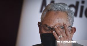 The Minister of Entrepreneur Development and Cooperatives (MEDAC), Tan Sri Noh Omar during the signing of Memorandum of Understanding (MoU) on the Vendor Development Programme at the Everly Hotel in Putrajaya. PIX: SYAFIQ AMBAK / MalaysiaGazette / 18 OCTOBER 2021. MEDAC business financing