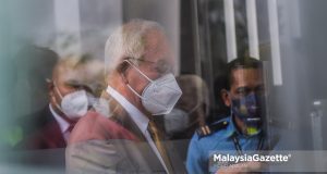 Former Prime Minister Datuk Seri Najib Razak lodges a report to the Malaysian Anti-Corruption Commission (MACC) against the ex-banker of Goldman Sachs, Tim Leissner on the 1Malaysia Development Berhad (1MDB) case at the Headquarters of the anti-graft agency in Putrajaya. PIX: MOHD ADZLAN / MalaysiaGazette / 27 OCTOBER 2021