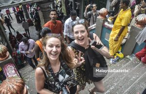 (Picture for representational purposes only). Foreign tourists at the during the Thaipusam procession at Batu Caves, Selangor. PIX: AFFAN FAUZI / MalaysiaGazette / 31 JANUARY 2018 international travel bubble Malaysia tourism sector