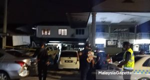 stabs husband with umbrella A man died at Kampung Laksamana, Batu Caves last night after being stabbed by his wife following a fight when the man accused the woman of having an affair.