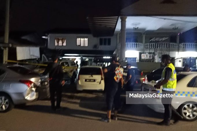 stabs husband with umbrella A man died at Kampung Laksamana, Batu Caves last night after being stabbed by his wife following a fight when the man accused the woman of having an affair.