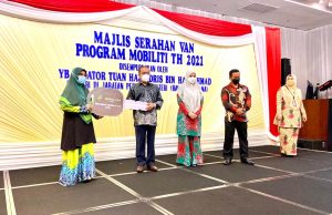 TH sumbang van kepada anak-anak asnaf Sabah