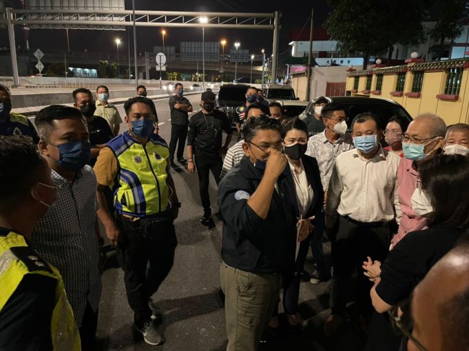 The Cheras Police have successfully arrested everyone involved in the riot before a temple at Jalan Sungai Besi after the temple issued an apology letter and surrendered themselves to the police at around 1.30 am yesterday morning. PIX: IPD Cheras