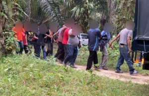 Penjawat awam antara 24 ditahan hisap dadah dalam kebun kelapa sawit