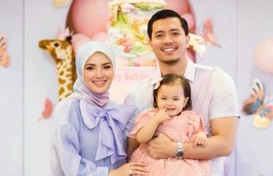 Anak Fazura dapat hadiah rantai emas daripada Tengku Permaisuri Selangor