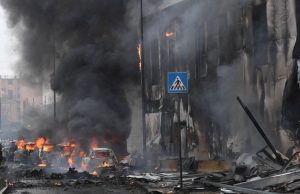 8 maut, pesawat persendirian rempuh bangunan