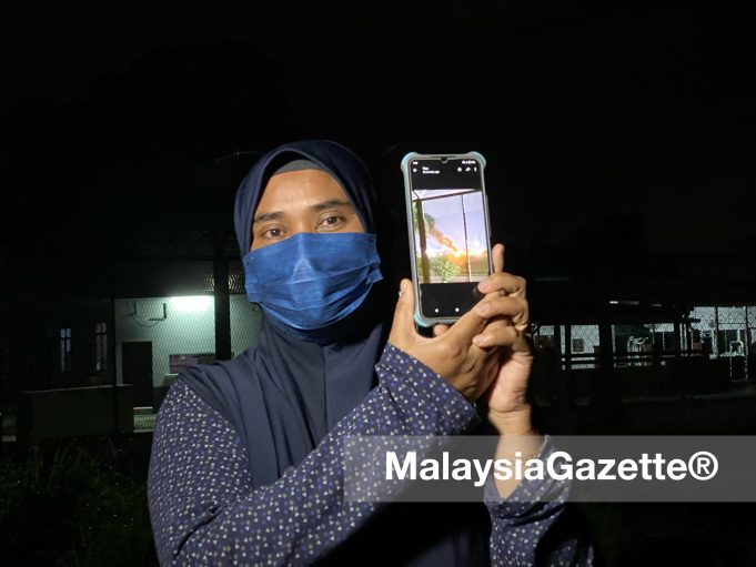 “I heard the bomb-like explosions before seeing fire engulfing the aircraft at runway of the Royal Malaysian Air Force (RMAF) air base,” said the witness of the incident of the RMAF Hawk 108 aircraft crash last night.   Mastura showing the picture she took of the Hawk 108 aircraft that was on fire.