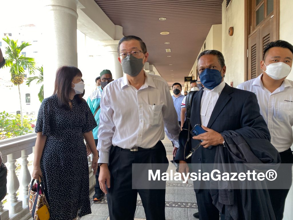 Lim Guan Eng with his lawyer, Datuk N. Mureli.