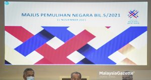 reopen national border international tourists travellers The Chairman of National Recovery Council (MPN), Tan Sri Muhyiddin Yassin at a news conference after chairing the MPN meeting at the Ministry of Finance, Putrajaya. PIX: HAZROL ZAINAL / MalaysiaGazette / 11 NOVEMBER 2021.