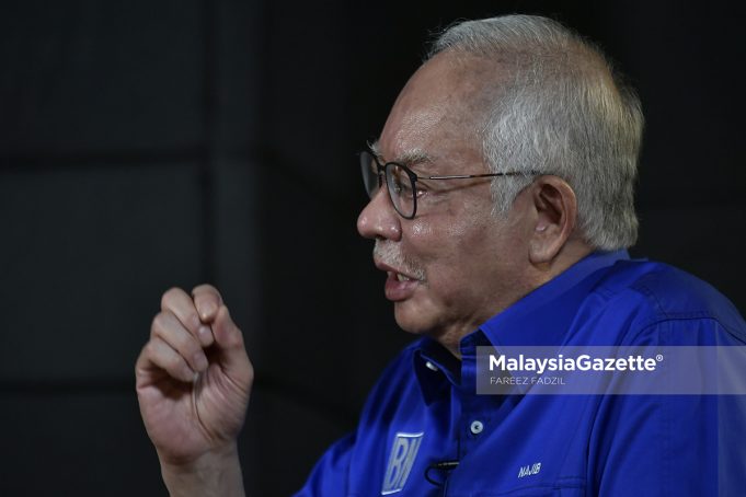Datuk Seri Najib Razak land gift award bungalow Mahathir Mohamad Anwar Ibrahim debate live Sapura Energy