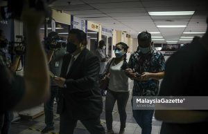 A member of the Malaysian Armed Forces (MAF), Zynetlee Von Zim, 27 arrives at the Ampang Magistrate Court, Selangor to face charges for outraging the modesty of a staff at a vape shop on 5 October. PIX: AFFAN FAUZI / MalaysiaGazette / 19 NOVEMBER 2021. A member of the Malaysian Armed Forces (MAF) pleaded not guilty at the Ampang Magistrate Court for outraging the modesty of an 18 years-old girl at a vape shop last month.