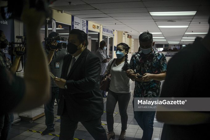 A member of the Malaysian Armed Forces (MAF), Zynetlee Von Zim, 27 arrives at the Ampang Magistrate Court, Selangor to face charges for outraging the modesty of a staff at a vape shop on 5 October. PIX: AFFAN FAUZI / MalaysiaGazette / 19 NOVEMBER 2021. A member of the Malaysian Armed Forces (MAF) pleaded not guilty at the Ampang Magistrate Court for outraging the modesty of an 18 years-old girl at a vape shop last month.