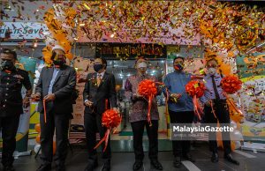 Alexander Nanta Linggi Rasmi Pembukaan Cawangan ke-2000 99 Speedmart