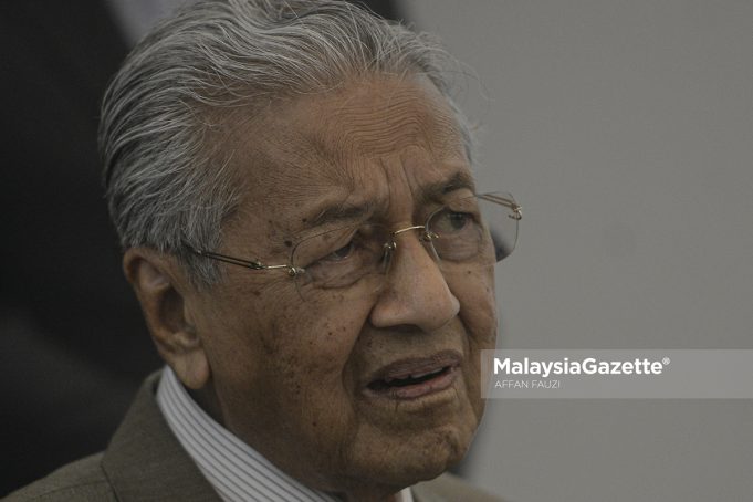 Mahathir Mohamad Abdullah Badawi Prime Minister government gift Pak Lah