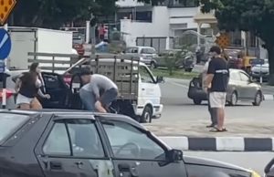 Selisih faham punca lima individu gaduh tepi jalan