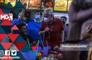 PRN Melaka : Najib Razak Beramah Mesra Bersama Penduduk Sekitar Ayer Keroh