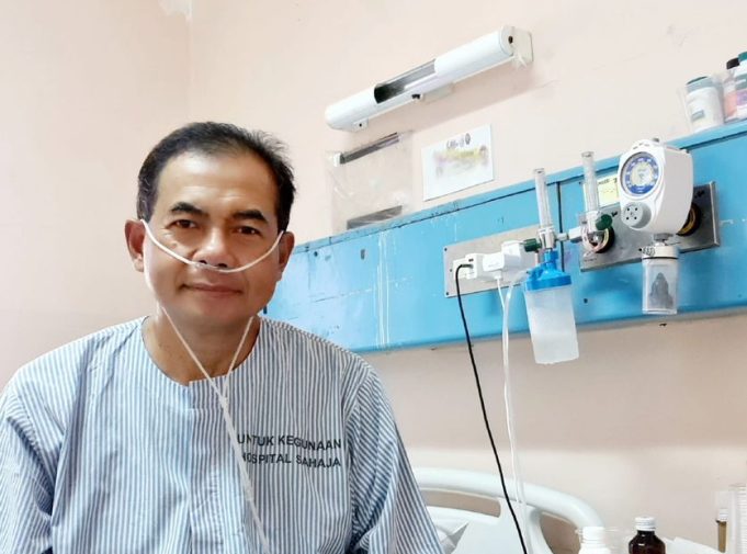 Datuk Ab Aziz Kaprawi was tested positive of Covid-19 and being treated at the Sultanah Nora Ismail Hospital in Batu Pahat, Johor. PIX: Ab Aziz’s Facebook