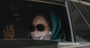 Datin Seri Rosmah Mansor, the wife of former Prime Minister, Datuk Seri Najib Razak arrives at the Kuala Lumpur Courts Complex for her corruption trial of the solar hybrid project for Sarawak rural schools. PIX: FAREEZ FADZIL / MalaysiaGazette / 08 DECEMBER 2021