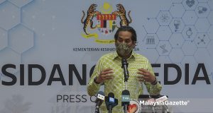 Omicron Covid-19 variant Christmas New Year celebrations prevention Minister of Health, Khairy Jamaluddin Abu Bakar at a news conference on the latest development of Covid-19 in Malaysia. PIX: HAZROL ZAINAL / MalaysiaGazette / 01 DECEMBER 2021.