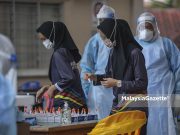 Rise of Covid-19 cases among students, educators The students from Sekolah Seri Puteri, Cyberjaya going for Covid-19 screening after an outbreak in the school. PIX: MALAYSIA GAZETTE / MalaysiaGazette / 02 DECEMBER 2021