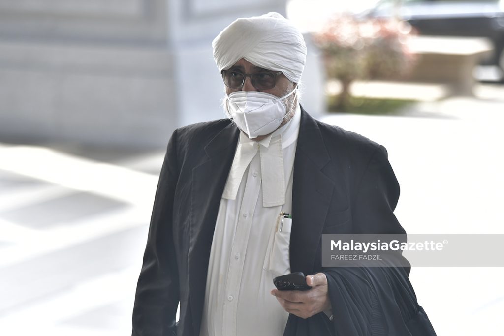 Datuk Jagjit Singh, Defence counsel to Datin Seri Rosmah Mansor, arrives at the Kuala Lumpur Court Complex to attend the solar hybrid project trial involving his client. PIX: FAREEZ FADZIL / MalaysiaGazette / 08 DECEMBER 2021