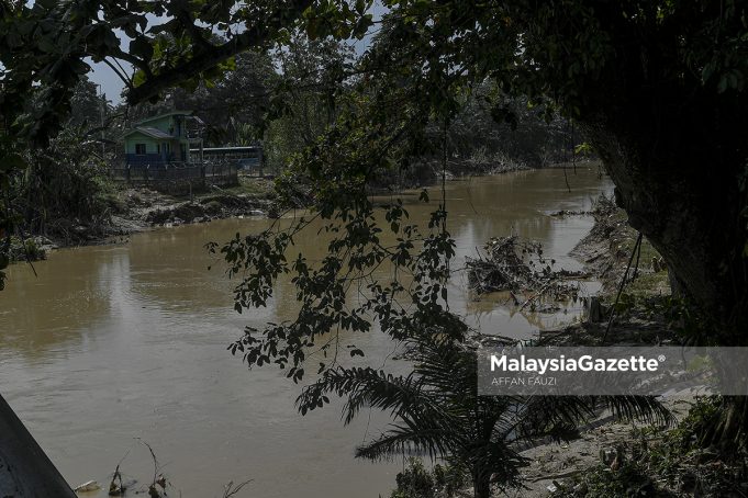 rivers water level warning The Langat River at Dengkil, Selangor. PIX: AFFAN FAUZI / MalaysiaGazette / 28 DECEMBER 2021