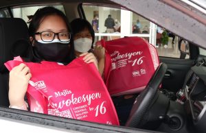 UTeM edar jubah konvokesyen secara pandu lalu